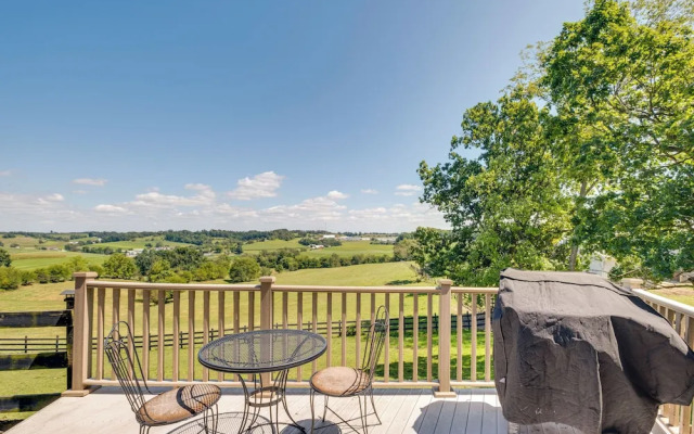 4 Mi to German Village: Studio w/ Hot Tub!