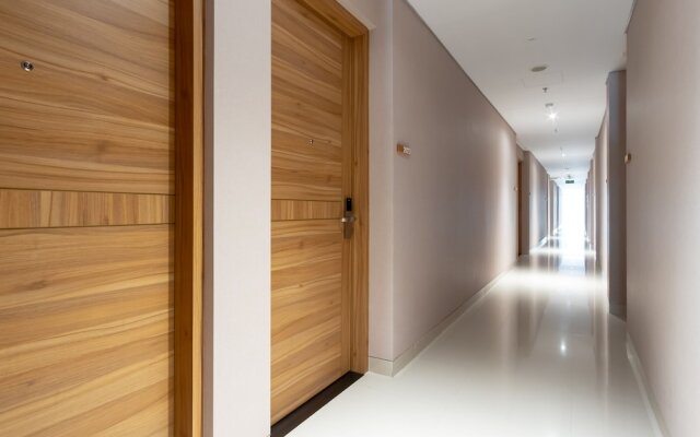 Travel Hub Hotel Kualanamu Airport