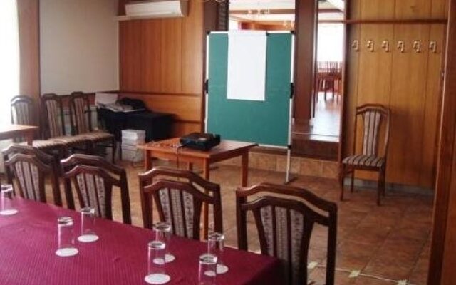 Hotel Damis