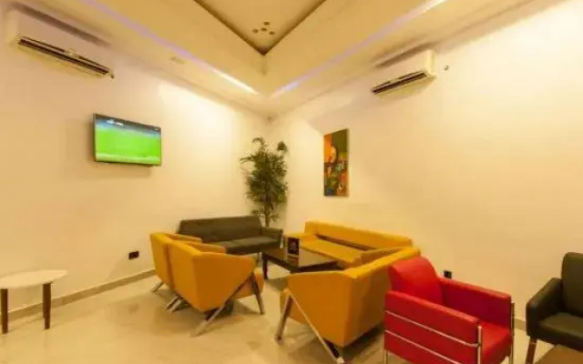 The Point Hotel & Suites