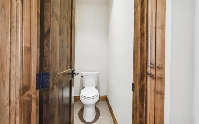 Northwoods 5 Bedroom Home by RedAwning