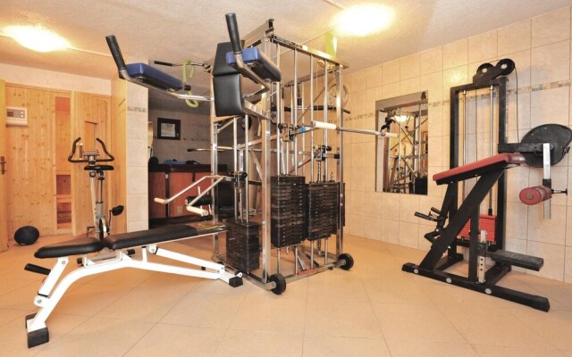 Nice Home in Split With Sauna, Wifi and 7 Bedrooms