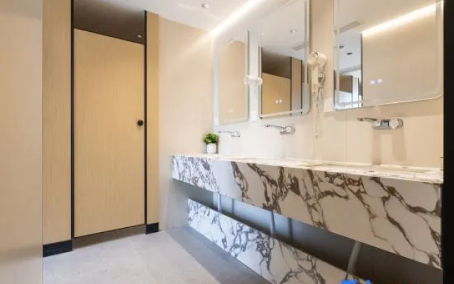 ZaiRenhai Youth Apartment