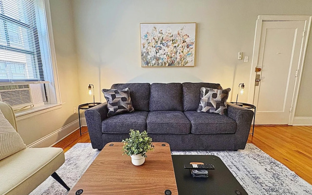 Furnished 1BR - Woodlawn 2W