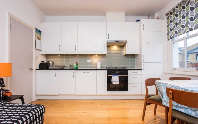 Modern 1 Bedroom Apartment in West London