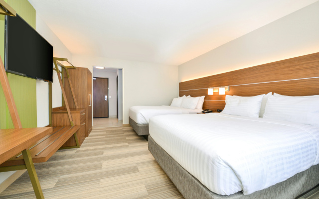 Holiday Inn Express & Suites Salem by IHG