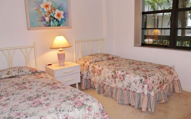 Relaxing Condo With Pool, bay View and Steps to Beach