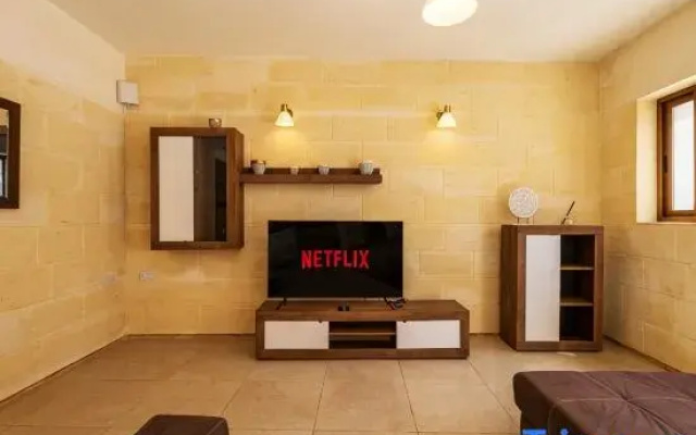 Nadurija - 4 bedrooms (sleeps 8+2 kids) Nadur village