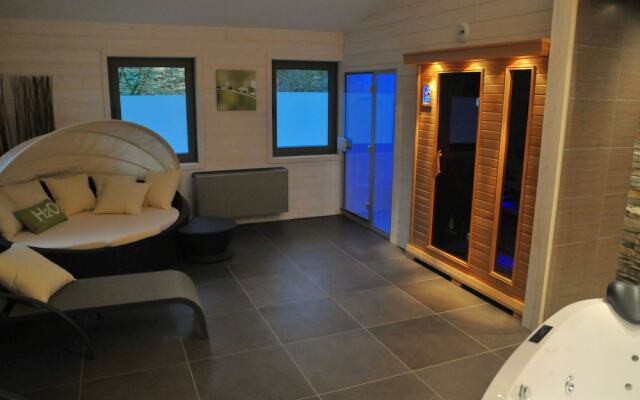 Lovely Holiday Home in Marche-en-Famenne with Hot Tub