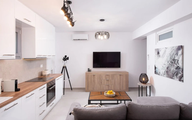 Hosting Moments Semi Basement Apartment