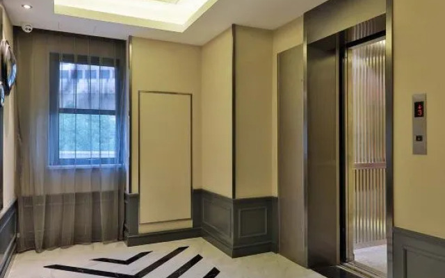 Orange Hotel (Shanghai Jiaotong University, Jiangchuan Road Metro Station)