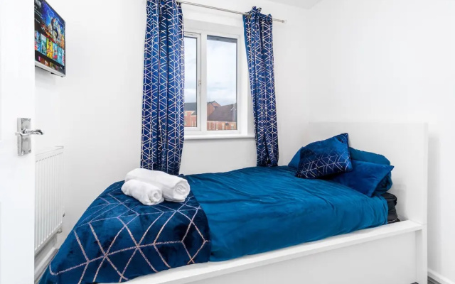 Stunning 2-bed Apartment in Tipton Sleeps 3