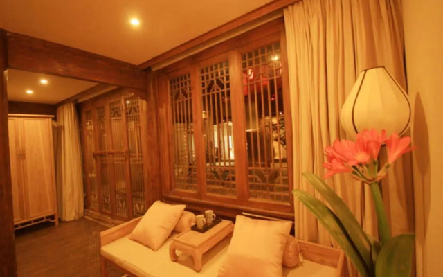 Lijiang Banxicaotang Inn