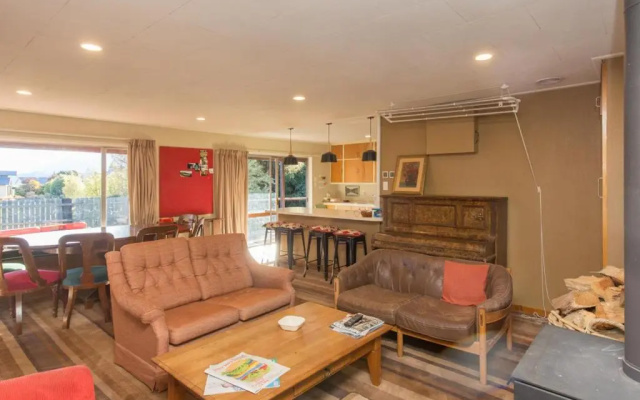 The Long House - Wanaka Holiday Home - Bachcare NZ