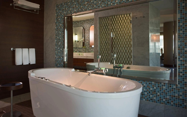 Renaissance Izmir Hotel
