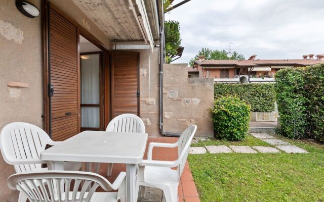 Vibrant Holiday Home in Lazise with Swimming Pool near 2 Lakes