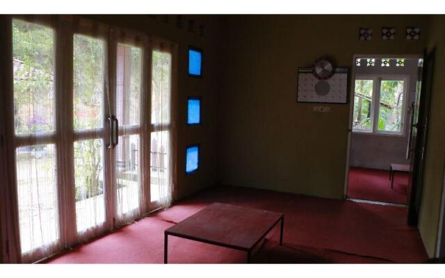 Sutrisno Homestay - Hostel