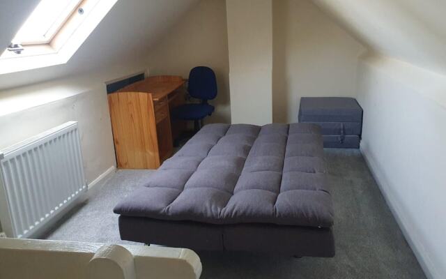 5star Serviced Homes- Free Wifi & Parking, Office
