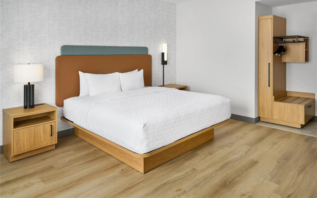 Hampton Inn by Hilton Midland West