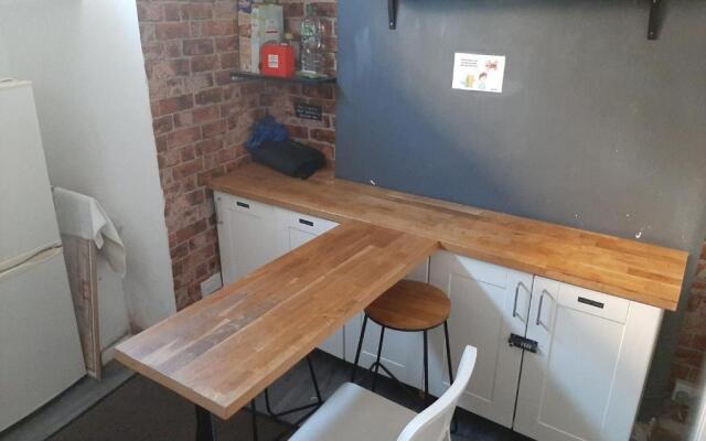 Single bedrooms with wifi and underbed 10