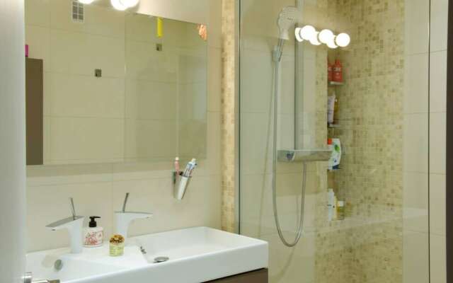2 Bedroom Apartment With Balcony Near Eiffel Tower and Invalides