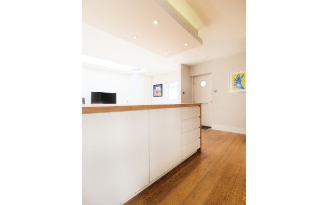 Modern, Newly Furnished Flat for 4 in Peckham