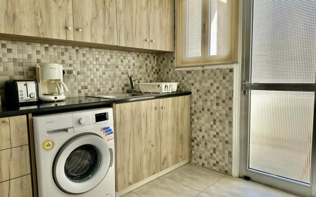 Tsimintia Apt 25