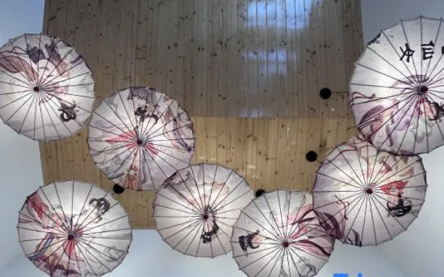 The manor smelled of flowers