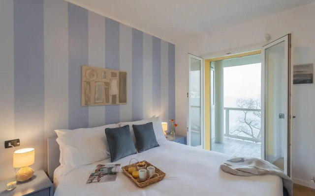 On the Lake - Private Garden Parking