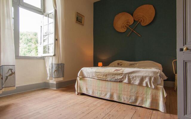 Historic Mansion by the River Lot in Cenevieres