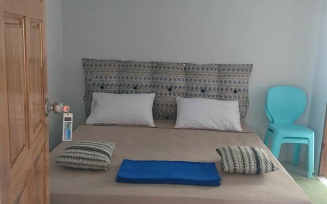 Easy Rooms and Minimart