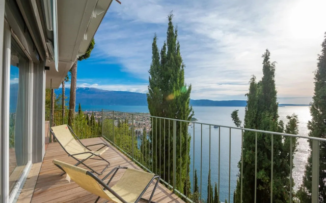 Rustichel Lake View in Toscolano Maderno