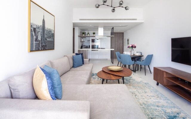 Mesmerizing Upscale 1BR Apartment in Soho Palm Jumeirah
