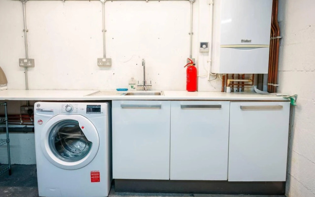 Remarkable 1-bed House in London
