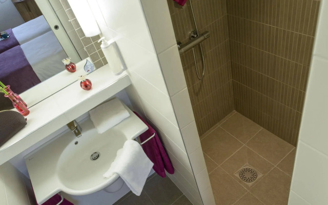 Brit Hotel Reims Croix Blandin