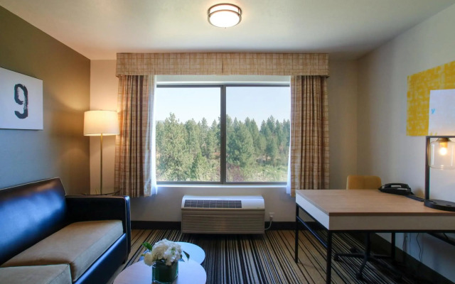 Oxford Suites Spokane Valley