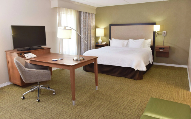 Hampton Inn & Suites Alexandria