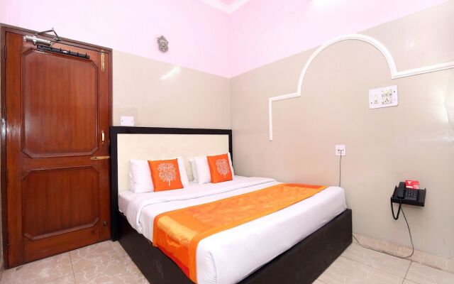 OYO 11417 Hotel Lotus