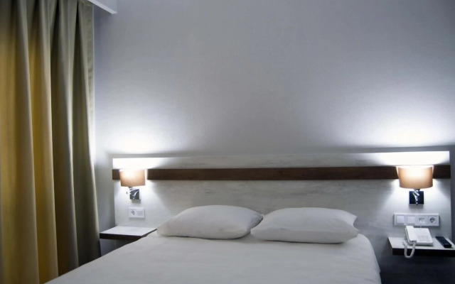 Kanyonvadi Hotel