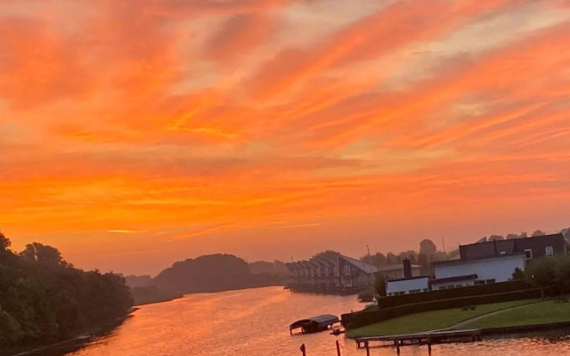 Näher am Wasser kann man nicht wohnen!