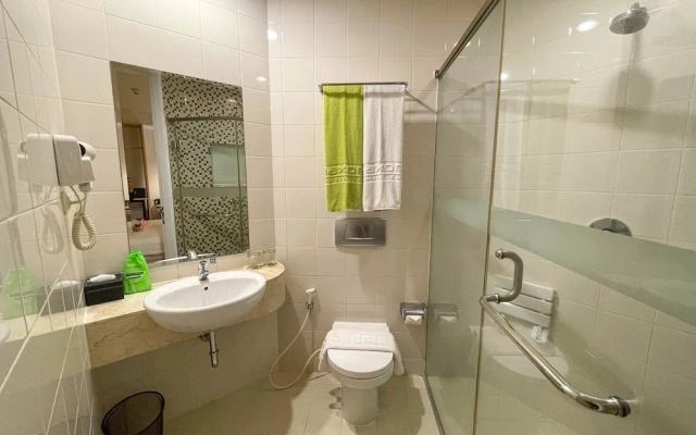 MaxOneHotels Premier Melawai