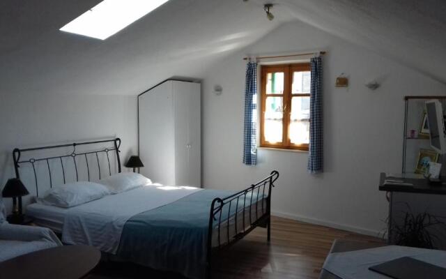 Apartments MIME - Small House