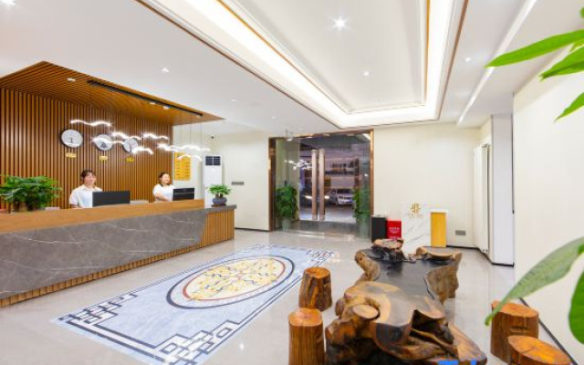 Yuetu Hotel (Phoenix Ancient City)