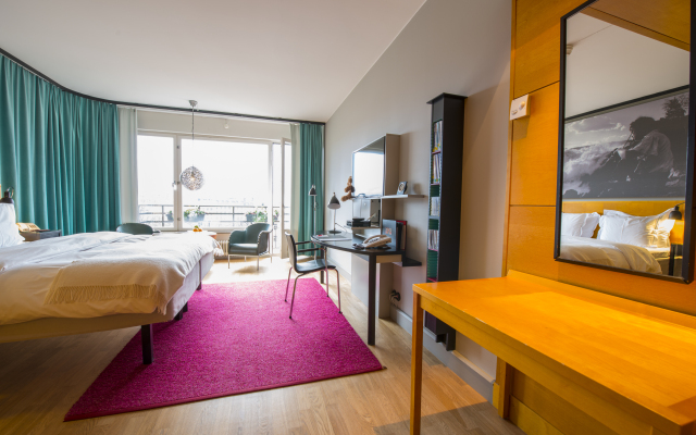Hotel Rival