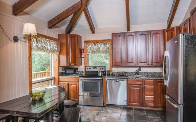 Log Hut 3 Bedroom House