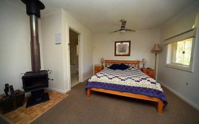 Riesling Trail and Clare Valley Cottages – Guest Rooms – Clare
