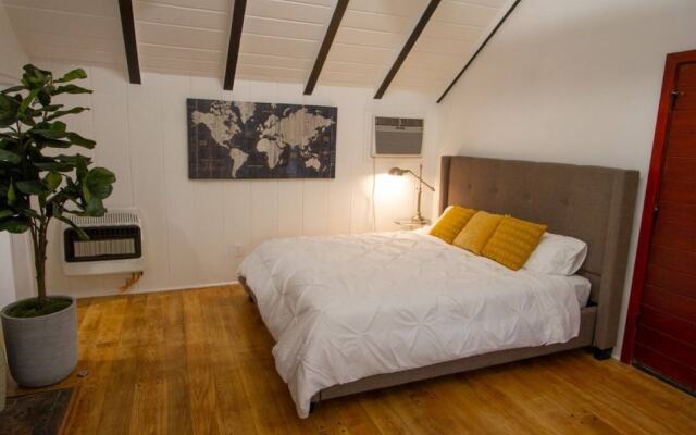 Dreamy Farmhouse In Studio City
