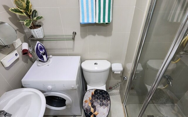 Elegant Studio @ Grass Residences 1-5 persons only, Quezon City
