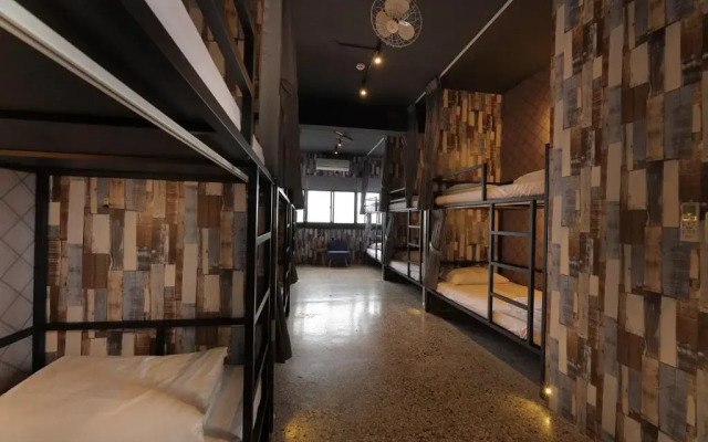Topbunk Hostel