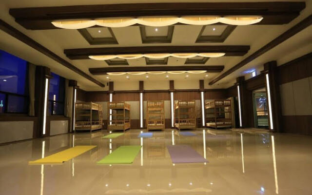 Maum Hotel and Backpackers